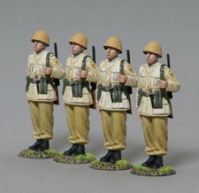 ITALY001B Folgore on Parade w/Beretta Machine Guns - Thomas Gunn Toy Soldiers
