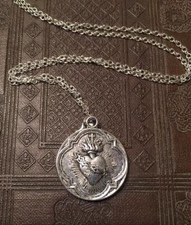 Sacred Heart Pendant Necklace on 18 inch chain double sided�Pendent is 1 inch