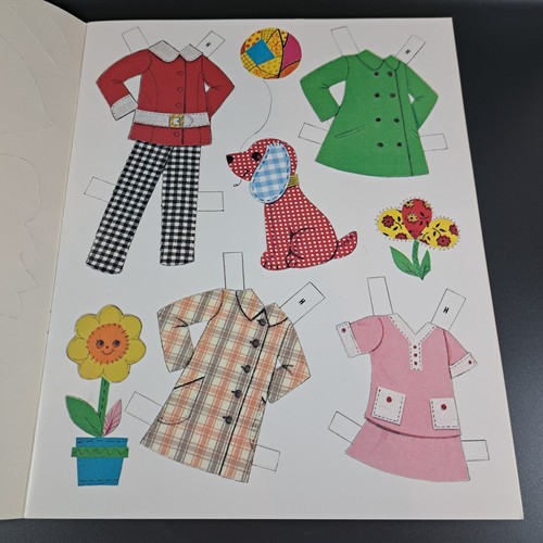Libro de muñecas de papel vintage retazos artesanía Saalfield c1971 sin cortar - Imagen 6 de 7