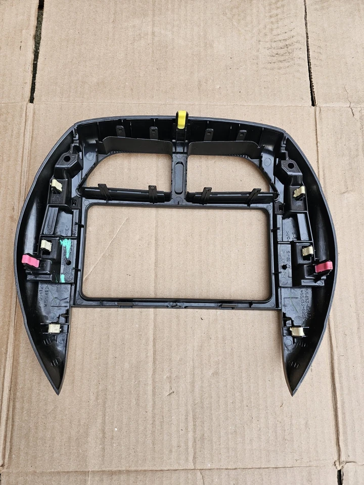 2004 - 2005 年丰田 RAV4 收音机中心仪表板装饰边框装饰原始设备制造商 — 第 2/4 张图片