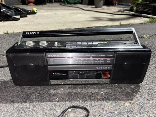 Sony SoundRider CFS-210 FM/AM Stereo Cassette Recorder Radio *BROKEN HANDLE*