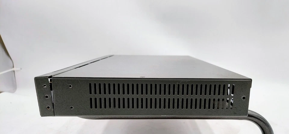 SMC SMC6152L2 NETWORKS TIGERSWITCH 10/100 - 48 Ports - Image 4 of 4