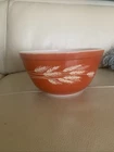Vintage Pyrex Autumn Harvest Wheat Design 402 Mixing Bowl 1.5 L Rust Red Brown