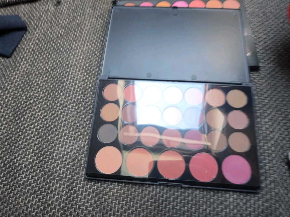 BH COSMETICS * BLUSHED NEUTRALS * 26 COLOR EYESHADOW & BLUSH PALETTE - Bild 4 von 4