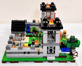 Vintage Lego Retired Minecraft 'The Fortress' 21127  Set 99.99% Complete! No Box