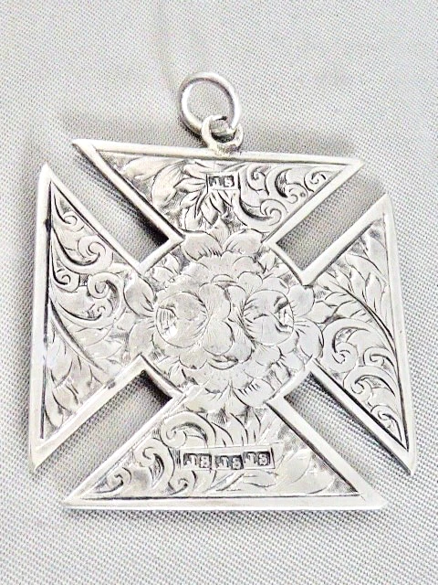 Maltese Cross Pendant In Vintage Designer Costume Necklaces  display picture 1