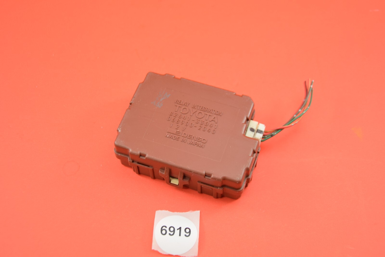Y#9 TOYOTA CAMRY FRONT RELAY INTEGRATION 82641-33041 / 068900-2040