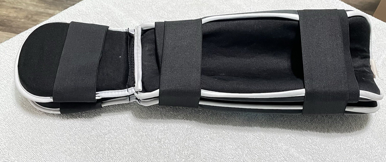 REVGEAR Combat Series Shin Guards  YOUTH Size LARGE Kickboxing High Performance