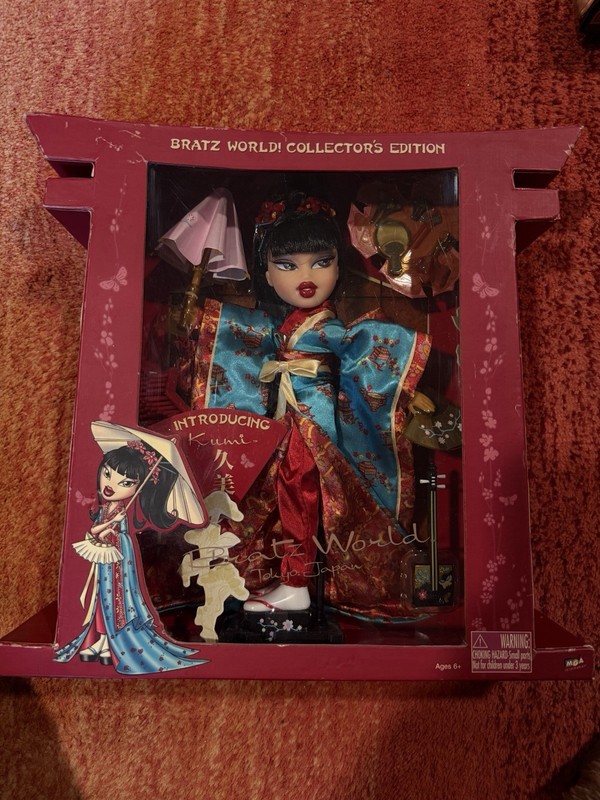 Bratz World Kumi Tokyo Japan Collector Doll NIB Rare Outfit MGA 2004