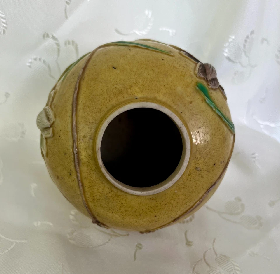 Antiguo tarro de jengibre chino Wang Bing Rong amarillo con grúa aplicada flor de loto Foto 4 de 4