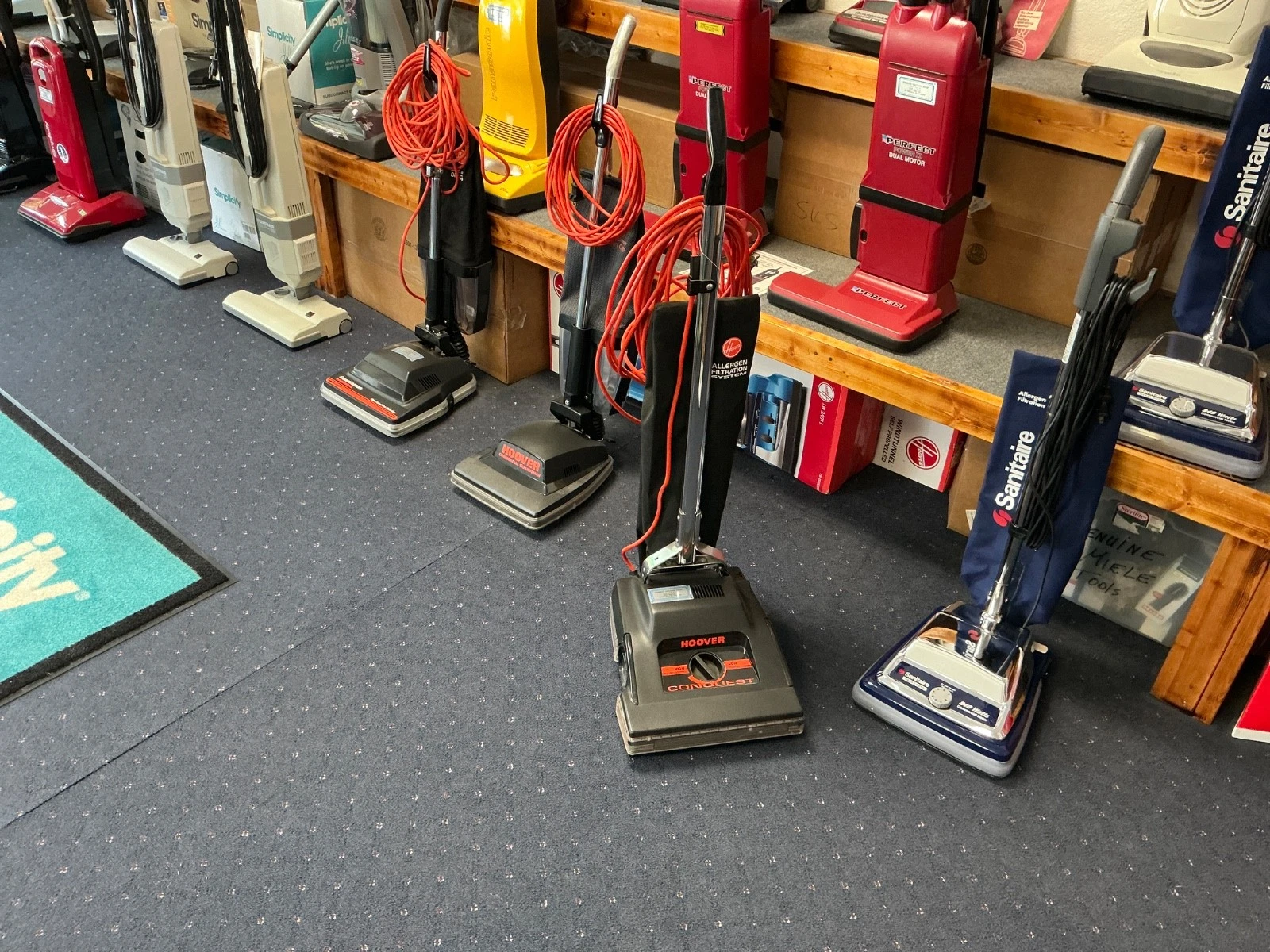 hoover coquest commercial vacuum c1800 - product detail image 1