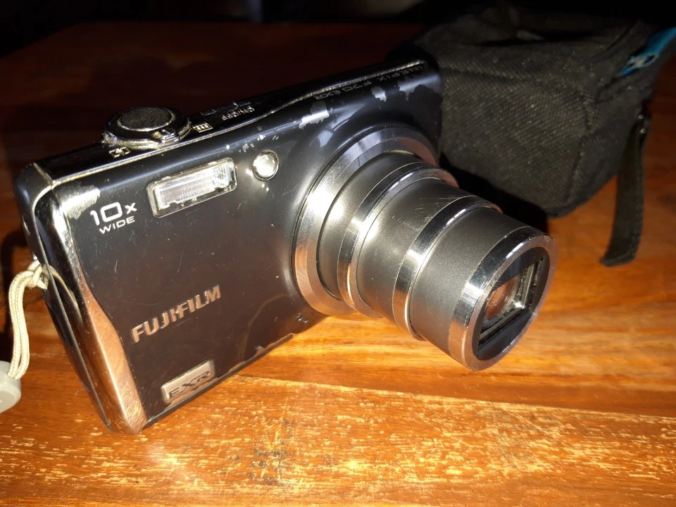 Fujifilm FinePix F70 EXR, photo 2 of 5