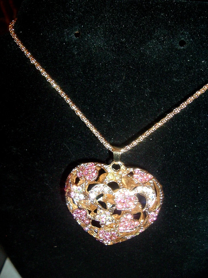 Betsey Johnson HERMOSO COLLAR COLGANTE DORADO ESTRELLA LUNA CORAZÓN ABIERTO Cristal Foto 3 de 4