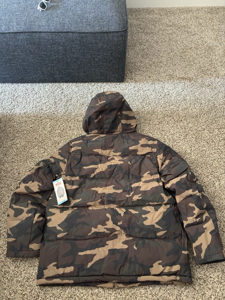 Chaqueta con capucha parka de cuatro bolsillos camuflaje Levi's para hombre *talla grande* Foto 2 de 3