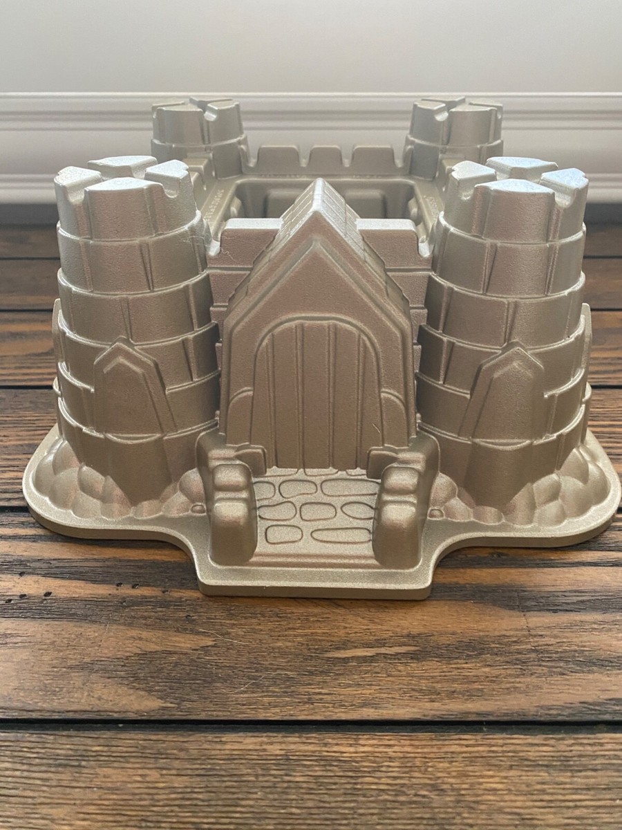 Nordic Ware Castle Bundt Cake Pan 10 Cup Cast Aluminum USA