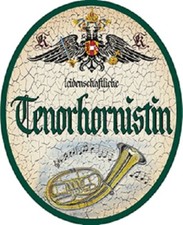 Tenorhornistin + Nostalgieschild