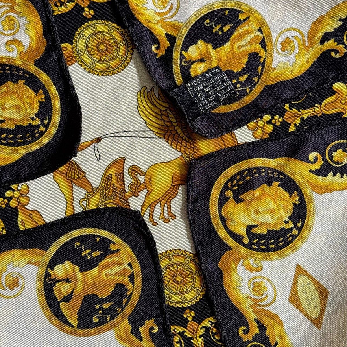 GIANNI VERSACE スカーフ GIANNI VERSACE silk neck scarf Baroque w/ Medusa pattern