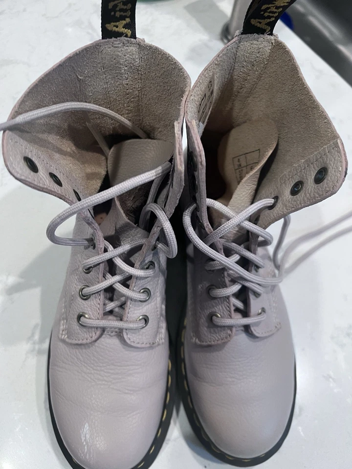 Женские Dr. Martens 1460 Pascal 8 глаз загрузки в сирени, размер 6 мягкой лицевой кожи - Изображение 2 из 4