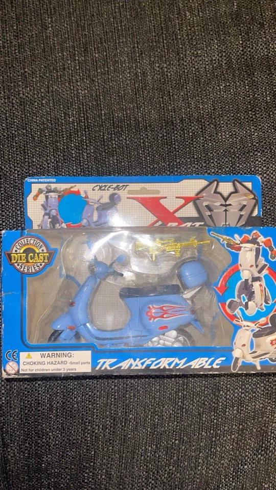 VESPA TRANSFORMER SCOOTER 1990 DE COLECCIÓN “CYCLE-BOT” JUGUETE FUNDIDO A PRESIÓN NUEVO SELLADO ¡¡RARO!!! Foto 2 de 4