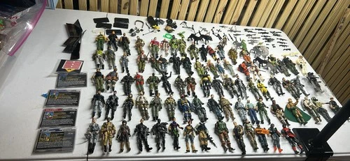 LOT of  82 G.I.JOE FIGURES DATED 2000-2009...FIGURES and accessories  ￼