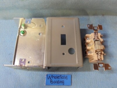 SQUARE D CLASS 250 MANUAL STARTER & SWITCHES 600 VAC MAX 230 VDC MAX