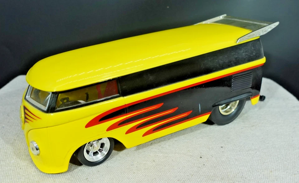 Autobús de arrastre Volkswagen 1/18 Hot Wheels Foto 3 de 4