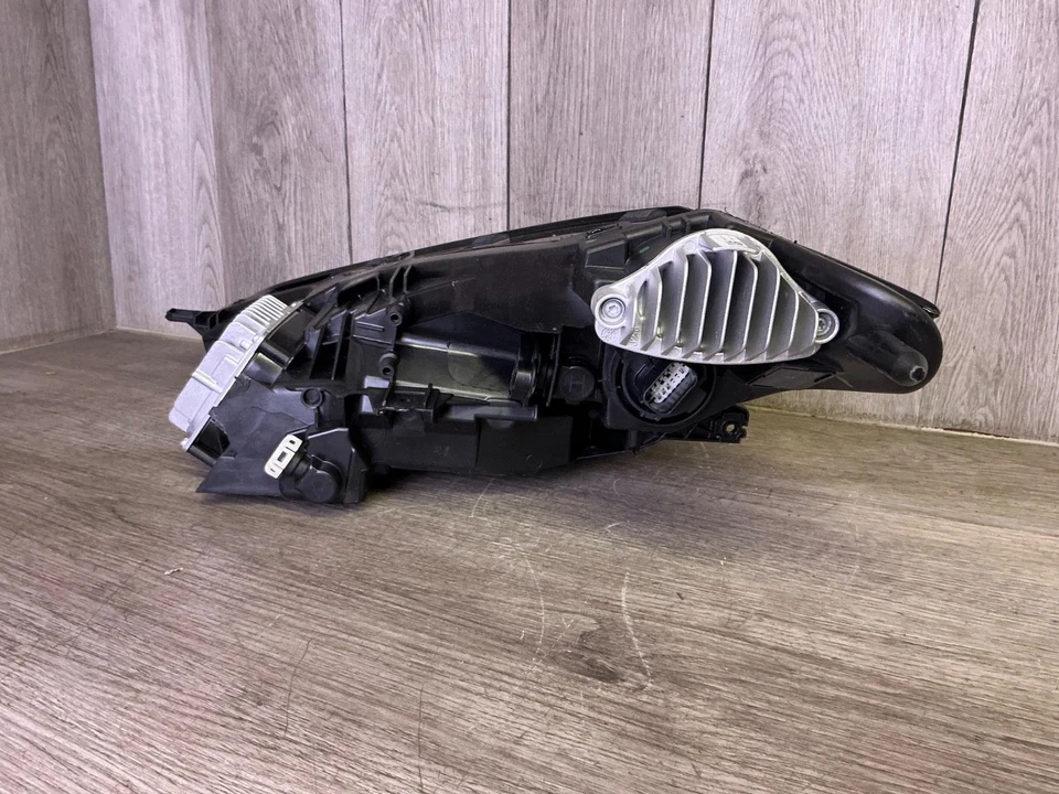 # 2025 Chevrolet Corvette FARO DERECHO LADO PASAJERO LED OEM 85869227 Foto 4 de 4