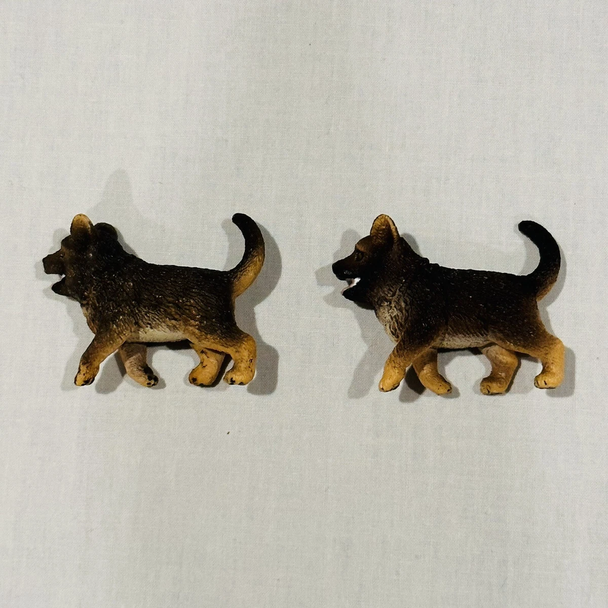 大人気の German Shepherd・高さ16cm×20cm×7cm・1974年 置物
