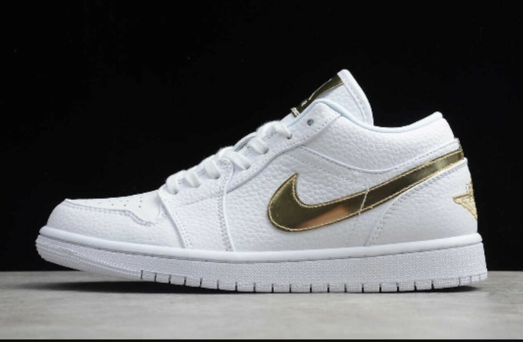 Nike Air Jordan 1 Low SE White Metalic Gold Women's 9.5 Nike Air Jordan 1 Low SE White Metalic Gold Women's 9.5