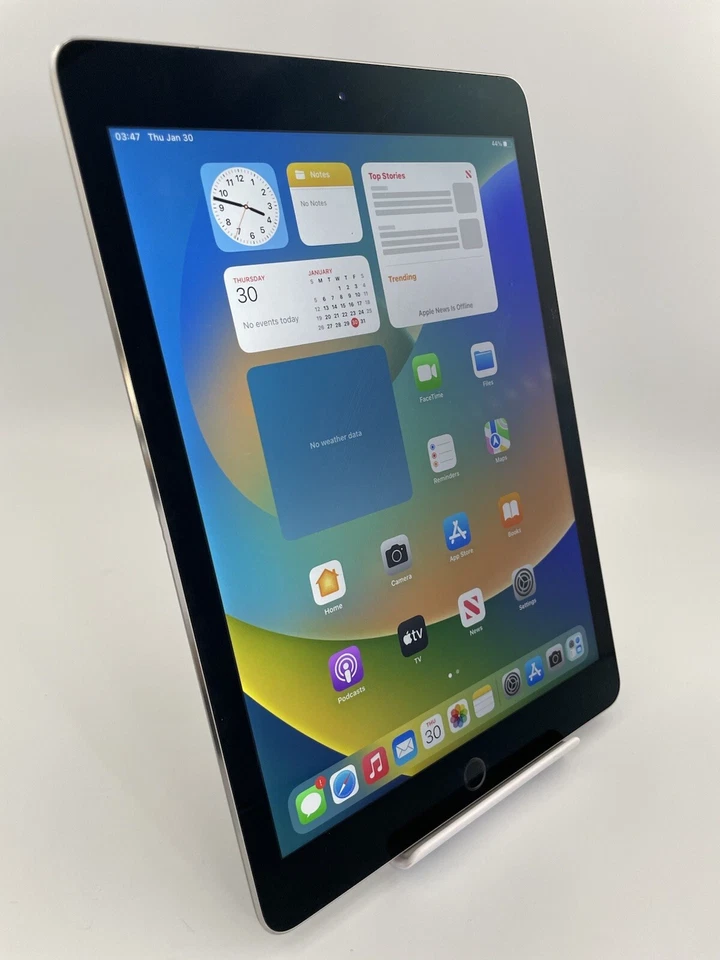 Apple iPad Pro 1st Gen 9.7" A1674 Grey Unlocked 32GB 128GB 256GB iPadOS Tablet - Image 3 of 4