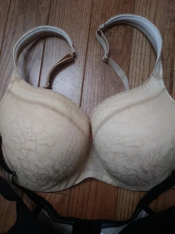 Sujetadores Cacique Boost Plunge con aros negros 44B, beige 36DDD, verdes 42C (lote de 3) Foto 2 de 4