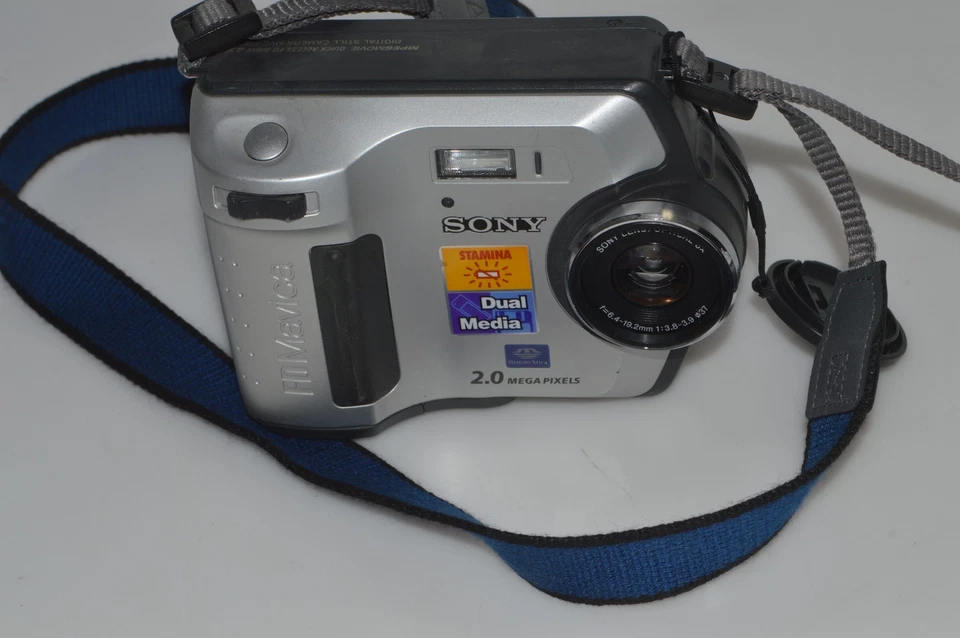 ^^ SONY FD MAVICA MVC-FD200 CAMERA WITH BATTERY (CYN8) - Image 2 of 4