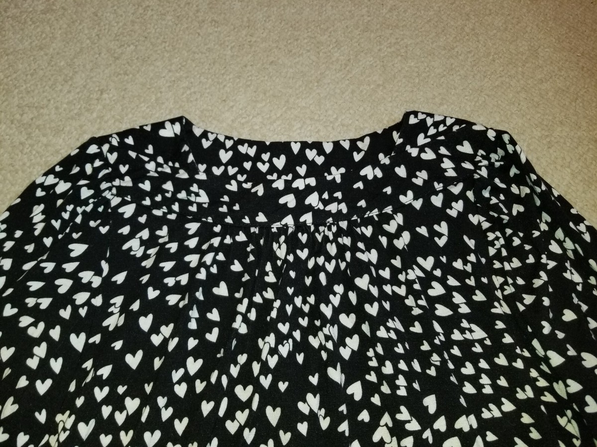 Y Womens Top-CABLE & GAUGE-black/white heart Valentines stretch knit