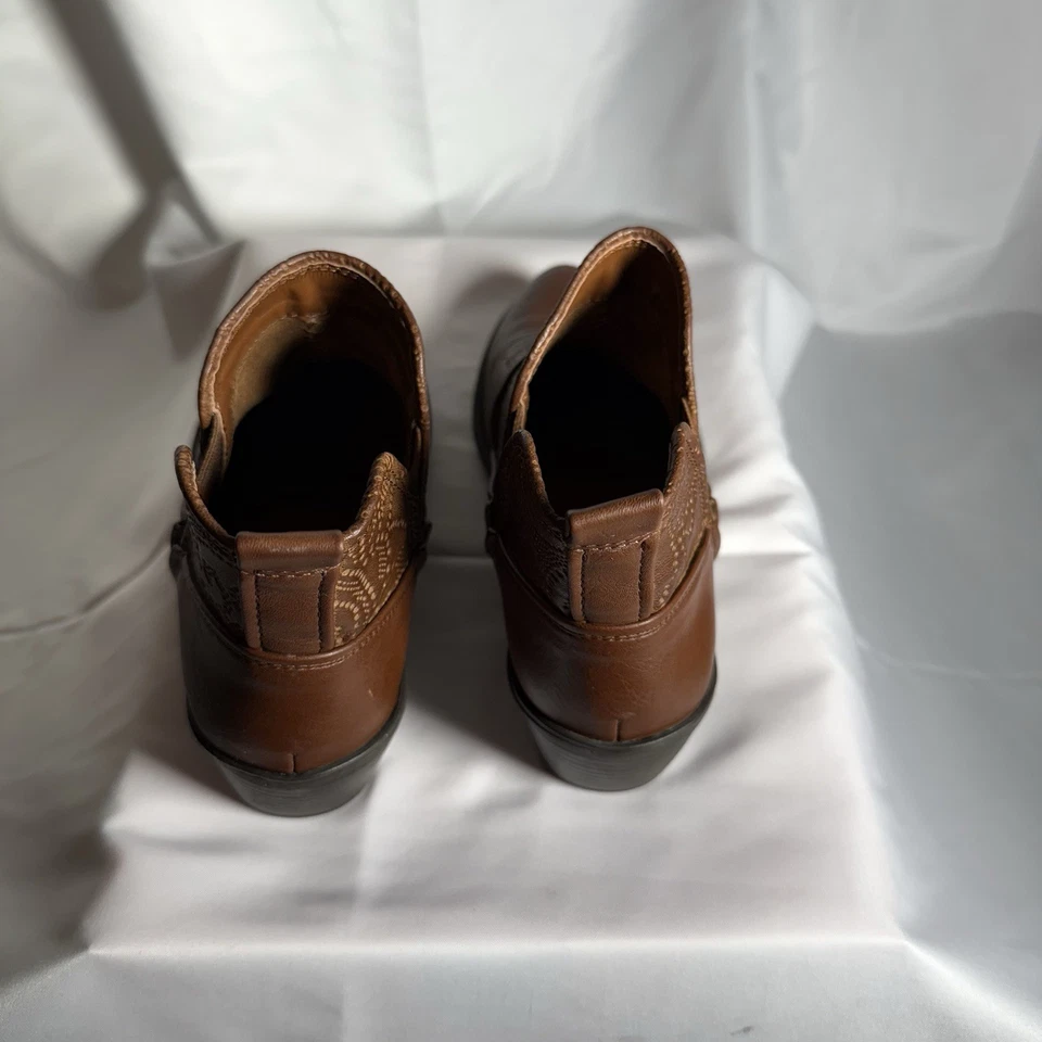 Botas para mujer Easy Street marrón imitación cuero estilo occidental.  Usado, talla 6M Foto 3 de 4