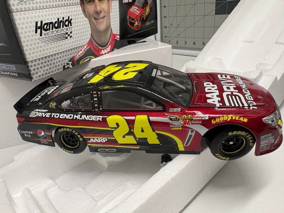 1/24 Action #24 Jeff Gordon AARP/Drive to End Hunger 2013 Chevy SS - 1 of 5000 - Image 4 of 4