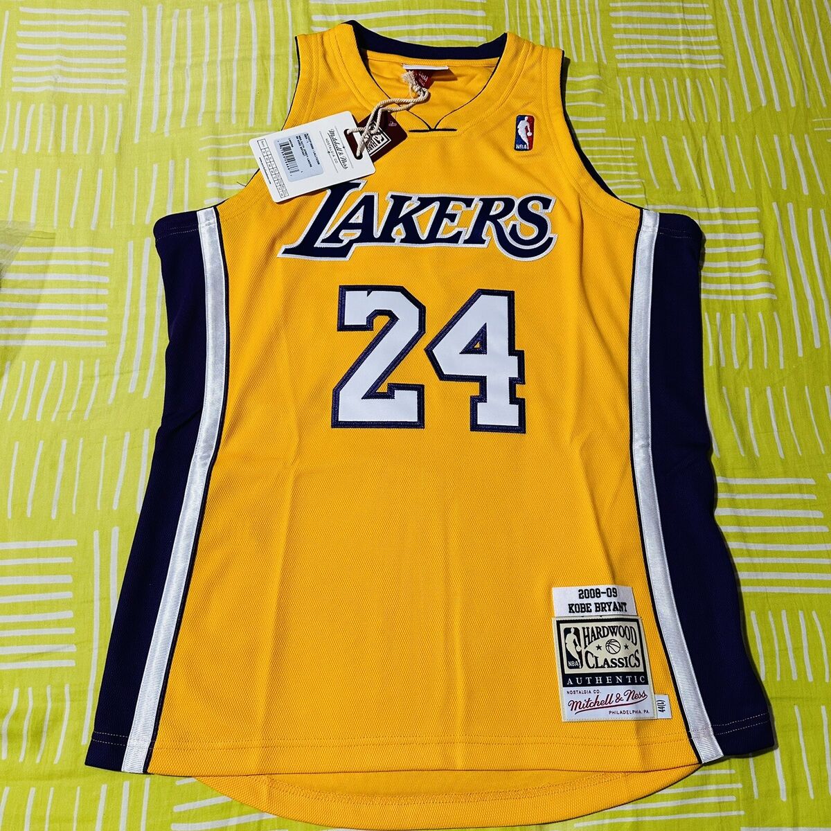 Kobe Bryant Jersey LA Lakers gold NBA finals 2008-09 Kobe Bryant Jersey LA Lakers gold NBA finals 2008-09