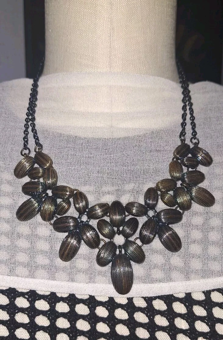 VETEMENTS Collana bavaglino doppia catena dichiarazione grappolo petali marrone rame Dana Buchman