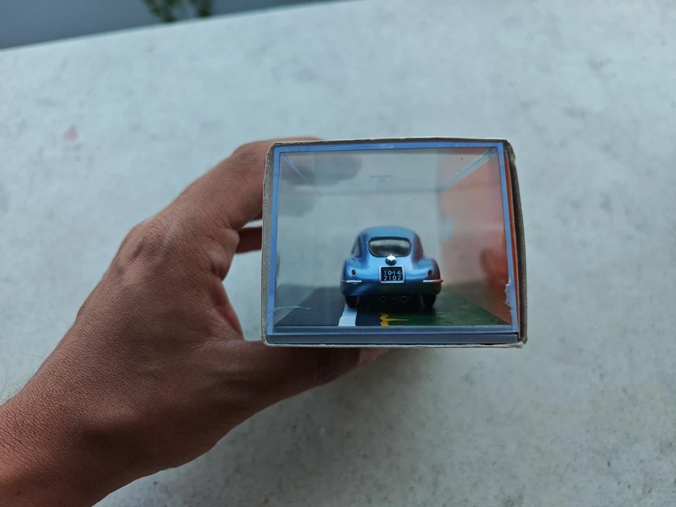 Bizarre 1/43 Fiat 8V First Series 1953 Metallic Blue BZ117 Resin Scale Model Car - Immagine 3 di 4