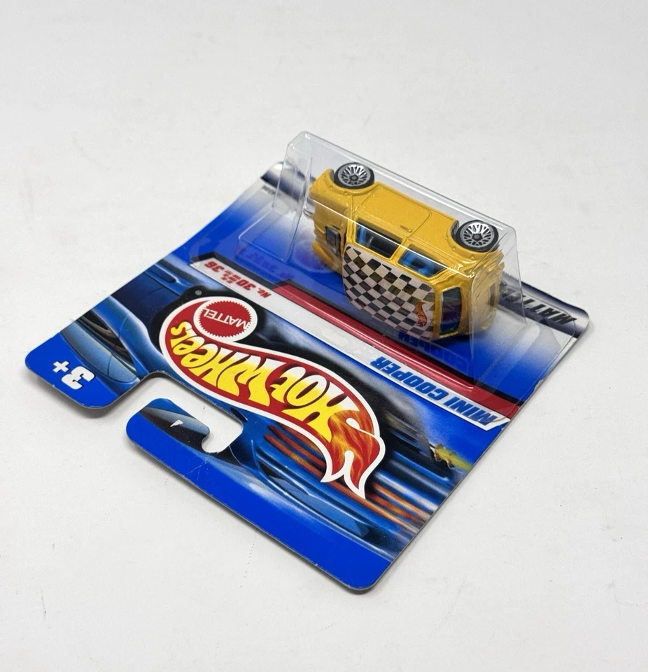 2000 Hot Wheels #90 First Edition 30/36 MINI COOPER Yellow w/Chrome Lace Spokes - Image 4 of 4