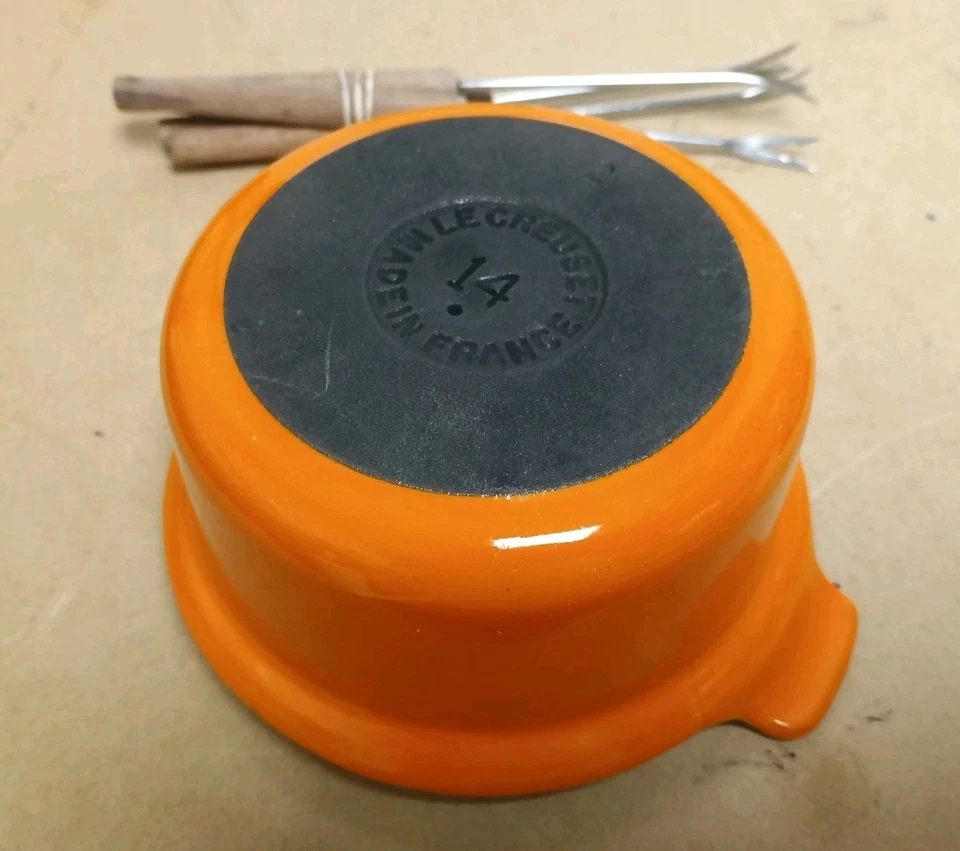 Le Creuset Cast Iron No 14 Fondue Set With Burner and Forks Orange 🍊 - Image 2 of 4