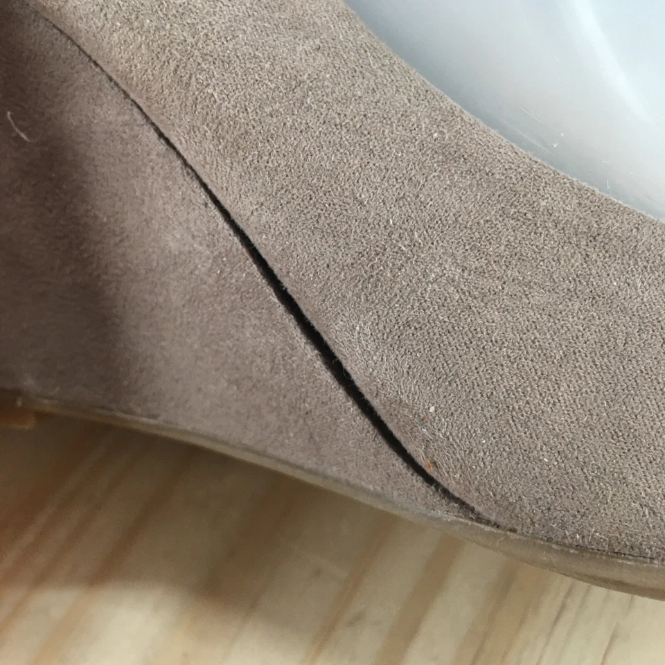 Zapatos Fergalicious by Fergie para mujer 5 zapatos de salón beige sin cordones punta redonda tacones de cuña Foto 4 de 4