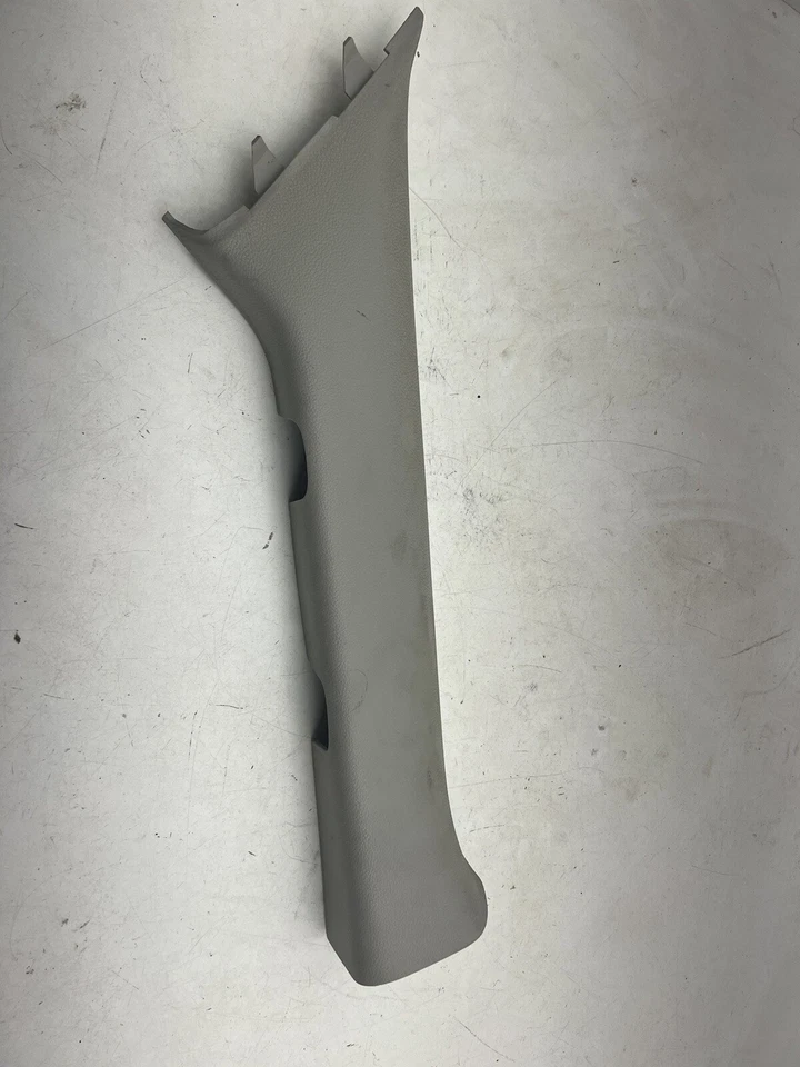 Nissan NV 2500 2015-2020 panel de ajuste de pilar delantero derecho OEM. Foto 4 de 4