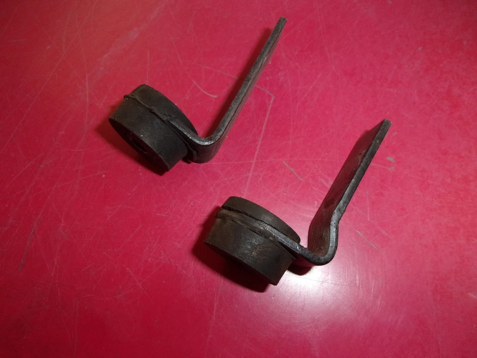 Radiator Mounts LH & RH 191-121-265B, 191-121-265C Fits VW MK2 - Image 2 of 2