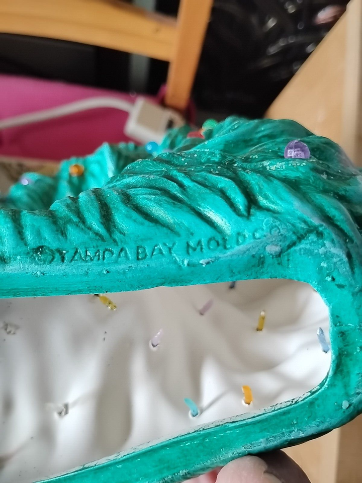 VTG Ceramic Lighted Christmas Tree Wreath Red Holly Ribbon Base Tampa