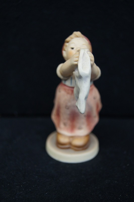 HUMMEL Goebel Porcelain Figurine #321/4/0 Wash Day 3" TMK-6