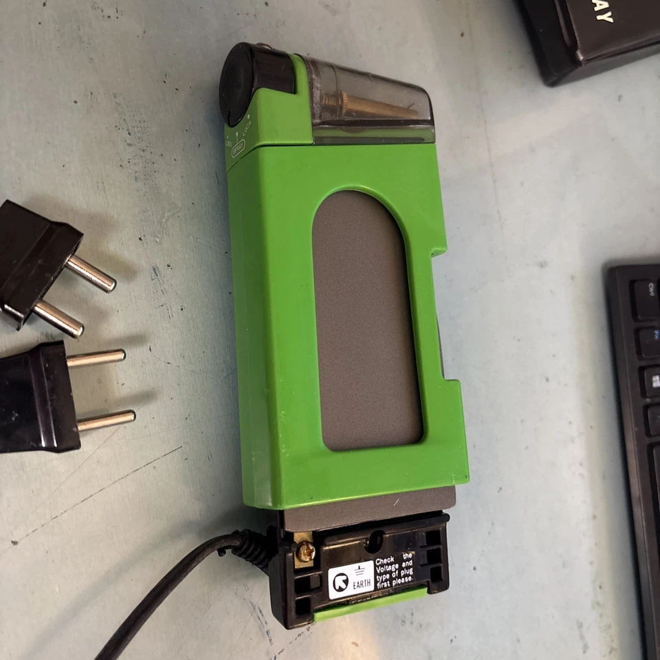 Portable Travel Atashi Tourist Mini Iron 120-240V-w/ Carry Case A-22 Work - Image 4 of 4