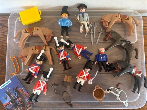 Playmobil Vintage Red Coat Soldiers, Horses, Pirate Band Lot -vintage Figures
