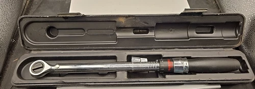 Husky Pro Torque Wrench 39103 Socket Wrench with Case