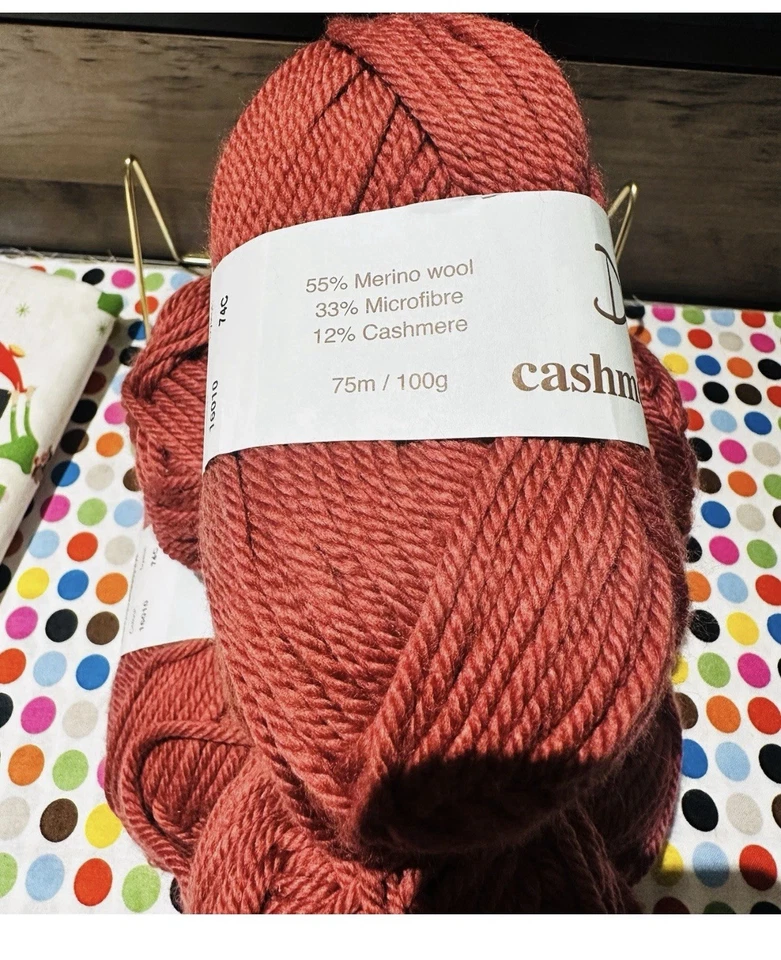 Lot of 5 Debbie Bliss Cashmerino Super Chunky Yarn. Made In Italy. Colour: 16010 - Image 3 of 4