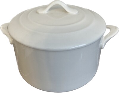 Maxwell Williams ''WHITE BASICS'' Casserole w/ Lid Small 5  x 3  No Chips / Cracks